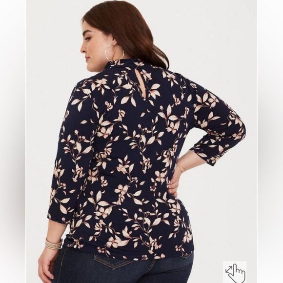 Torrid Wm’s Sz 4 Black Cream Studio Knit Choker Neck Tunic Blouse - Picture 4 of 5